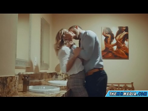 ❤️ Når en barmfagre blondine forfører dig på et offentligt toilet Fucking video at da.hdpornpics.ru ❌️